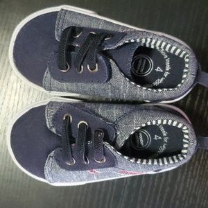 Wonder Nation baby size 4C shoes